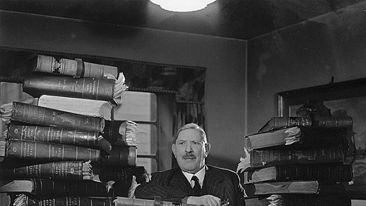 (At left) Bruce Ingram, publisher of the <i>Illustrated London News,</i> posed in 1950 with bound volumes of every edition of the paper since 1842. 